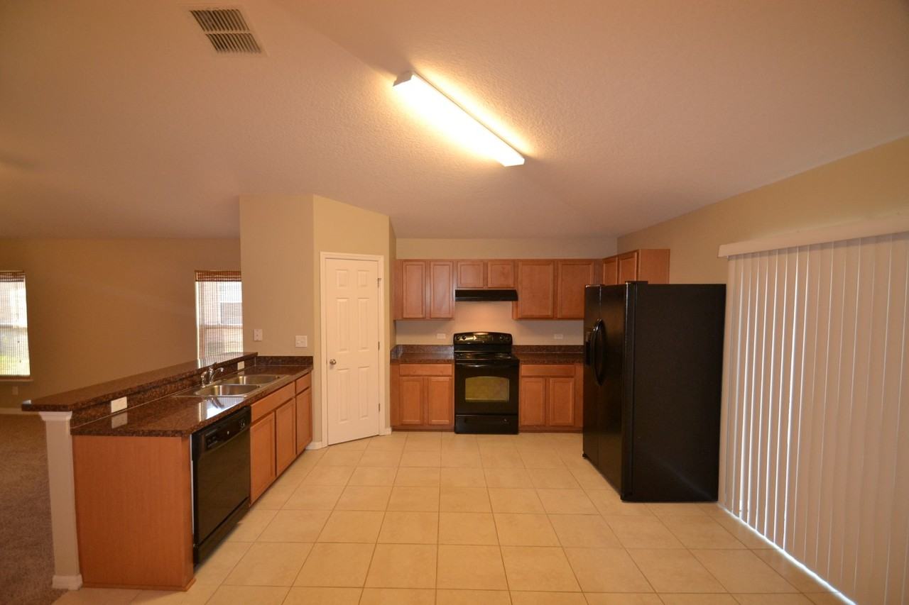 3426 Heath Dr - Photo 2 of 7