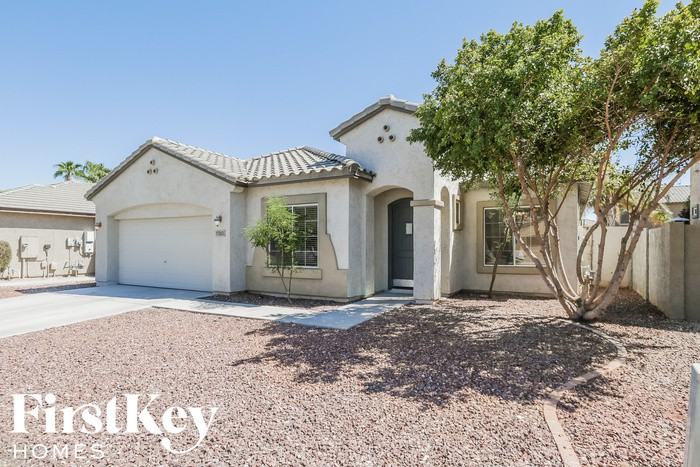 17363 W Elaine Dr - Photo 2 of 15