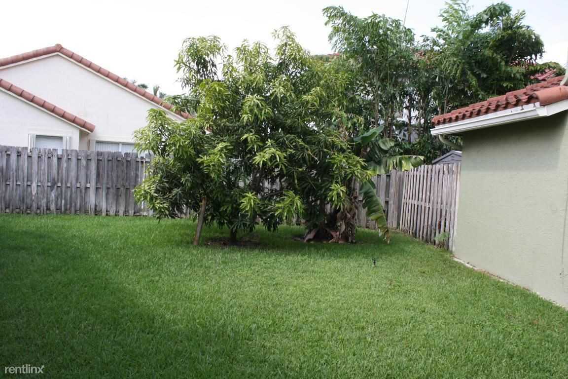 10812 Buttonwood Lake Dr - Photo 2 of 13