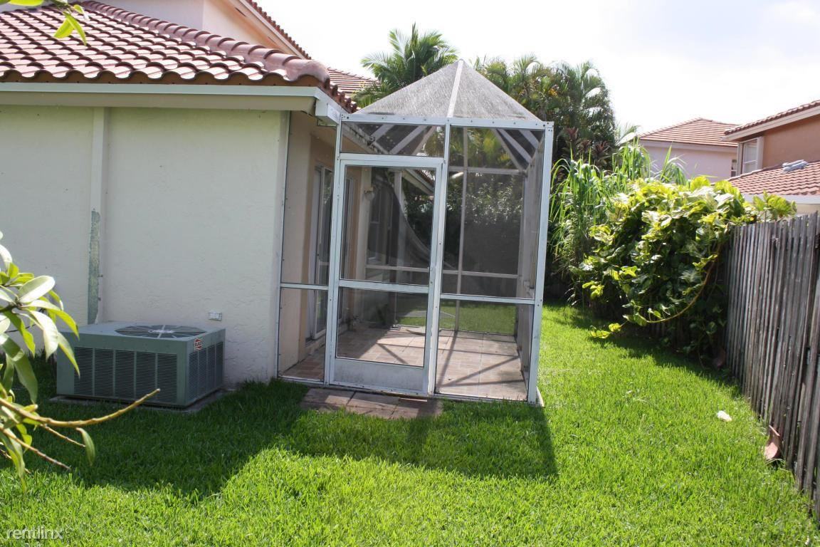 10812 Buttonwood Lake Dr - Photo 3 of 13