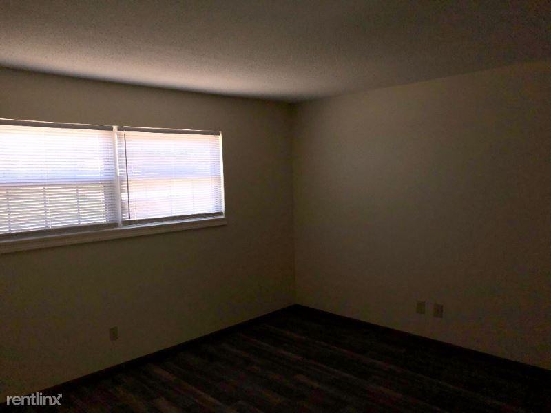 2309 Southridge Dr - Photo 3 of 10