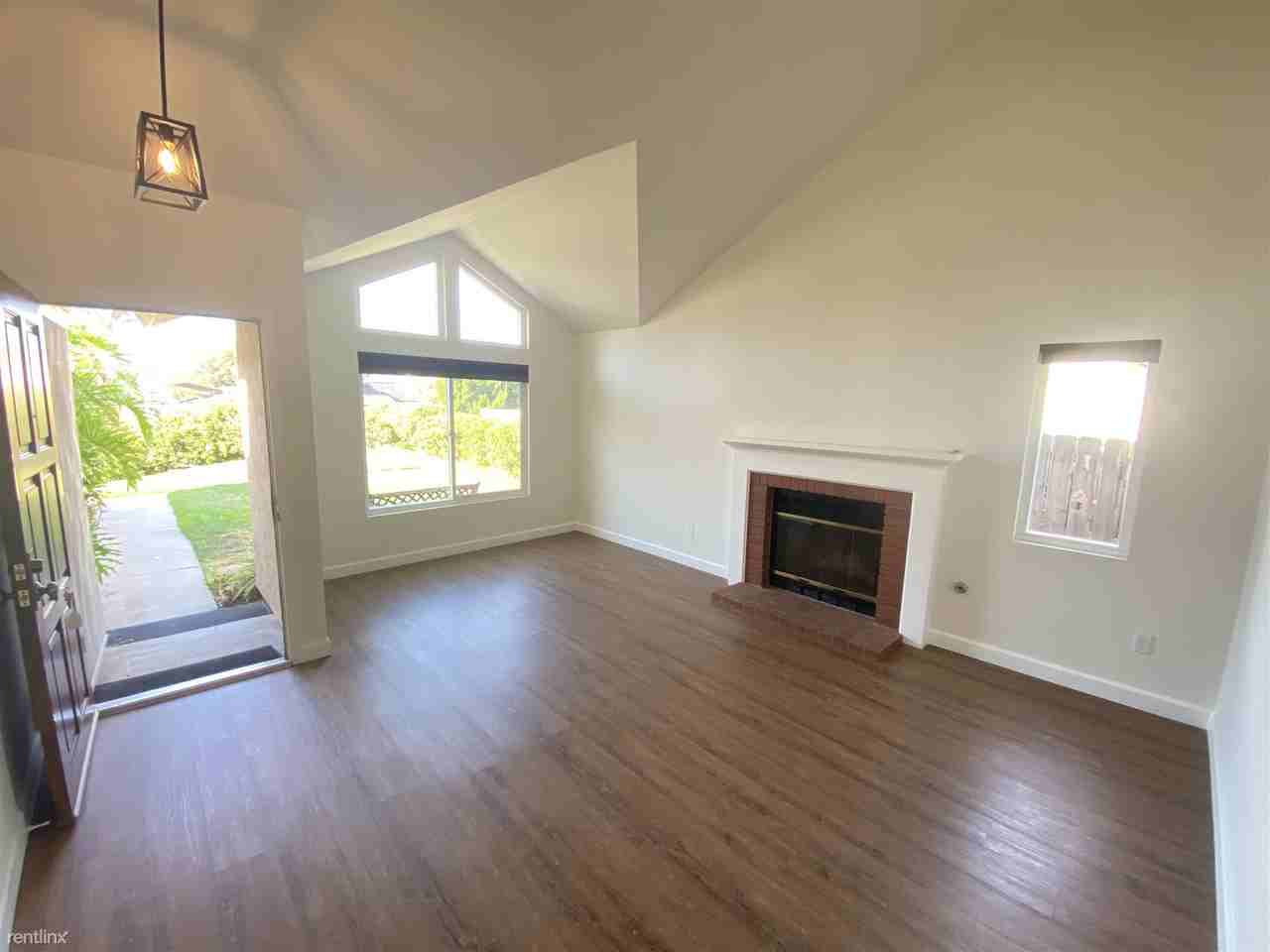 8814 Ridgeton Ct - Photo 2 of 10