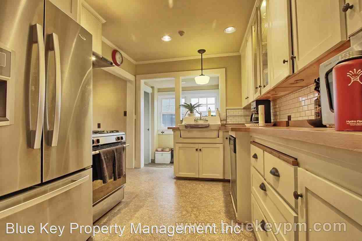 2207 C St - Photo 3 of 19