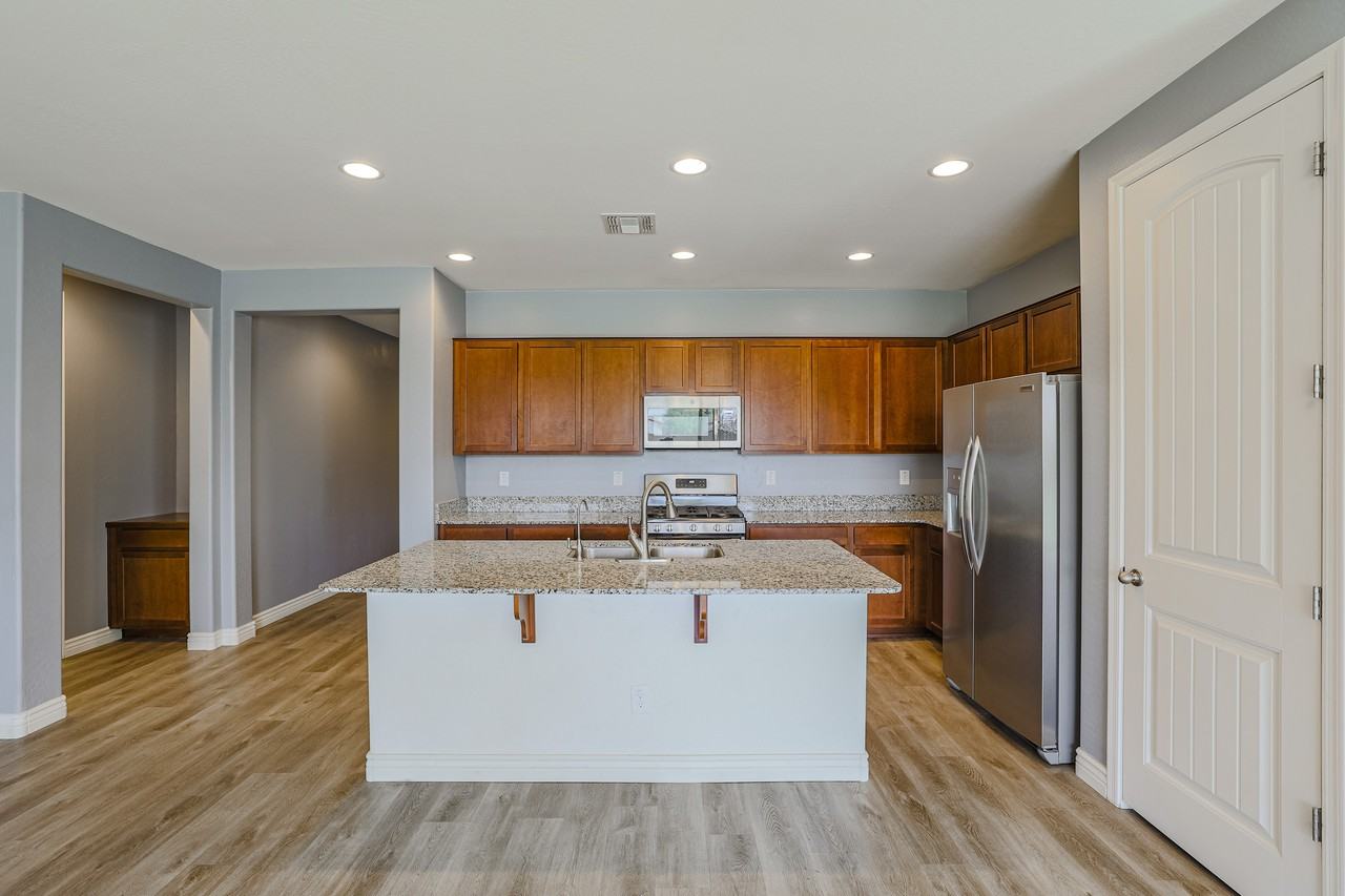 4217 W Winston Dr - Photo 5 of 29