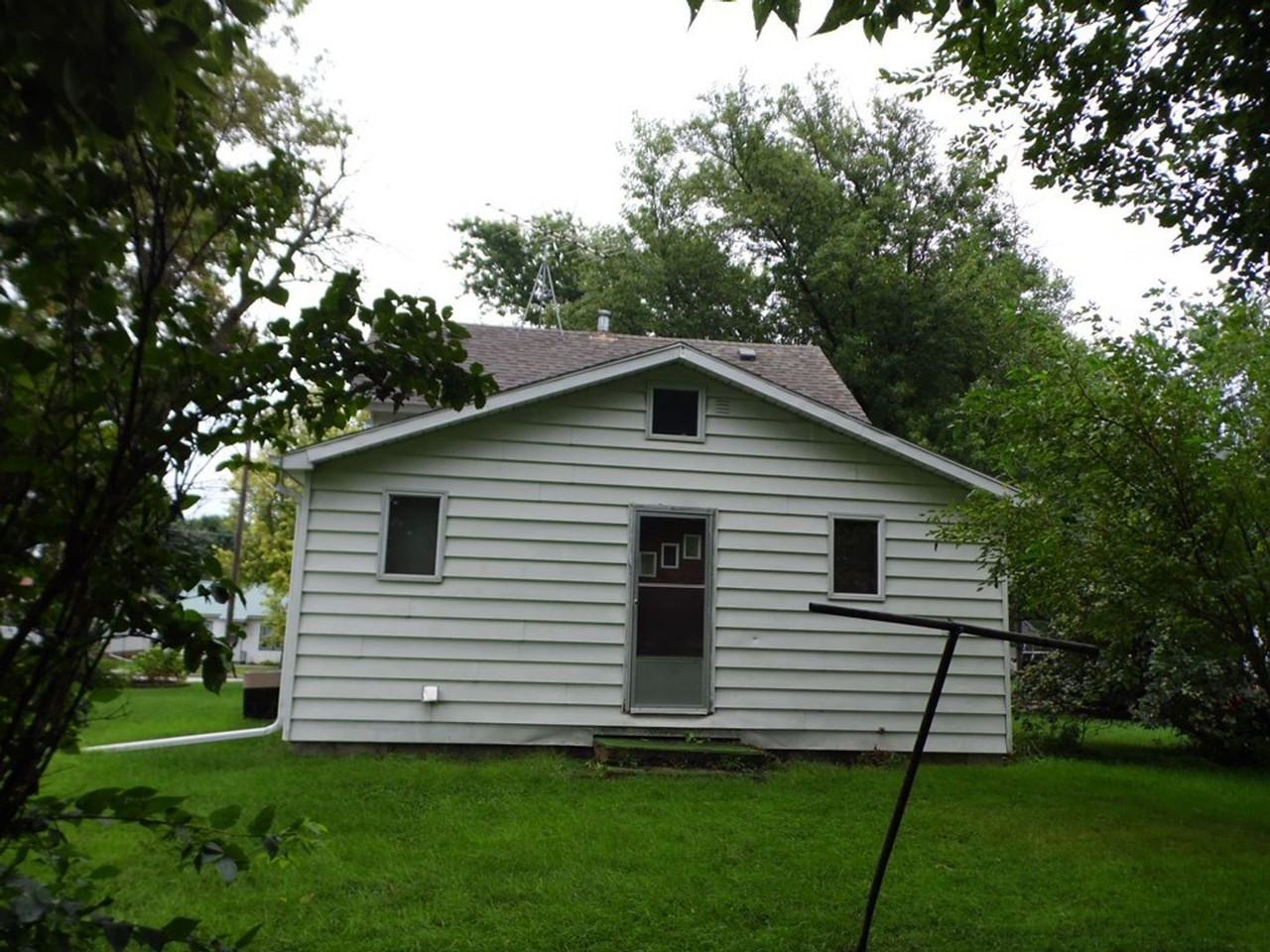 1114 8th St - Photo 2 of 11