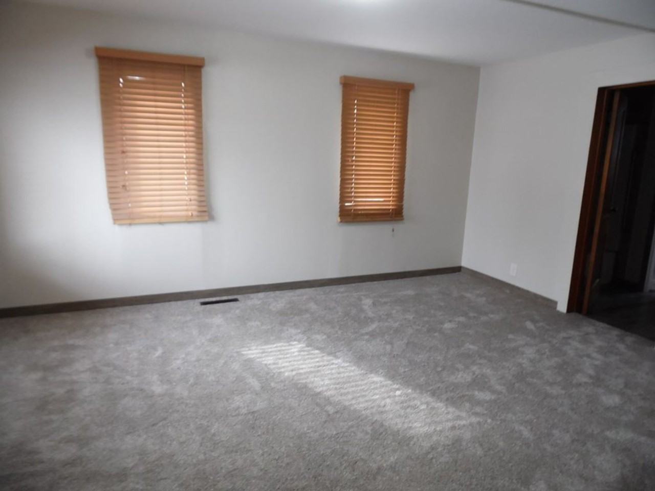 1114 8th St - Photo 3 of 11