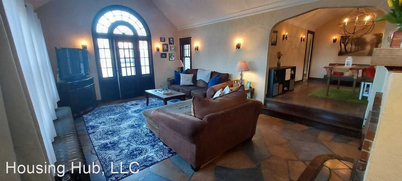 1121-1123 Kenwood Parkway - Photo 2 of 15