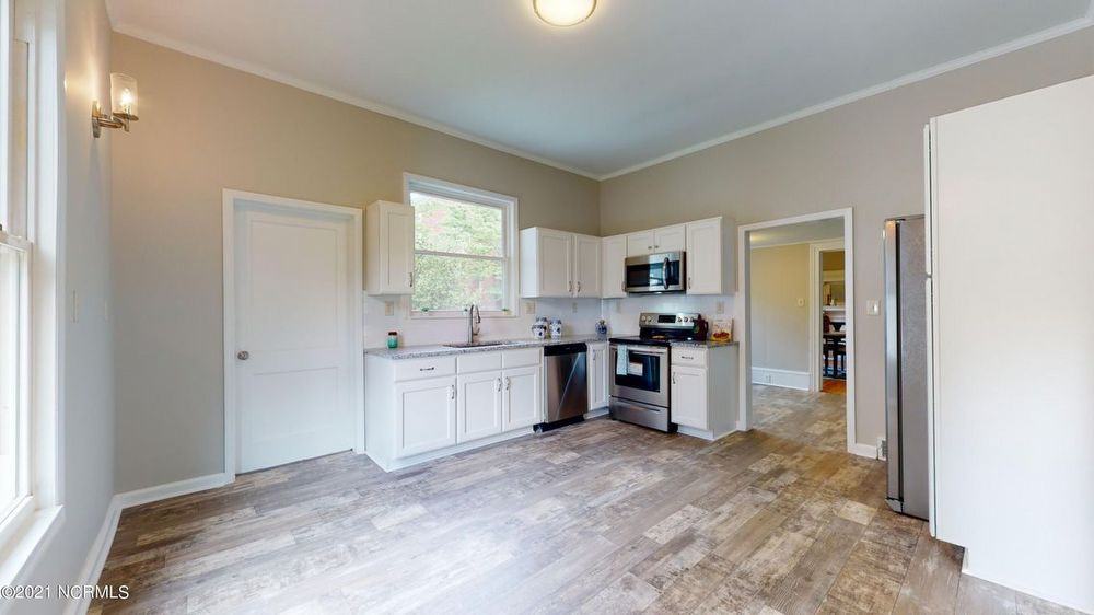 3406 S Jefferson St - Photo 3 of 7