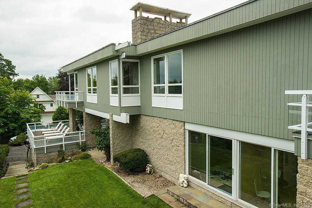 295 Compo Rd S - Photo 2 of 20