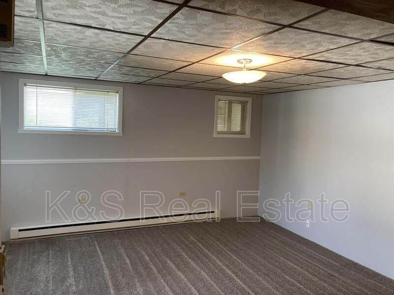 411 Steck St - Photo 3 of 7