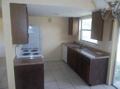 1621 Hinckley Rd - Photo 2 of 12