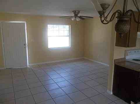 1621 Hinckley Rd - Photo 3 of 12