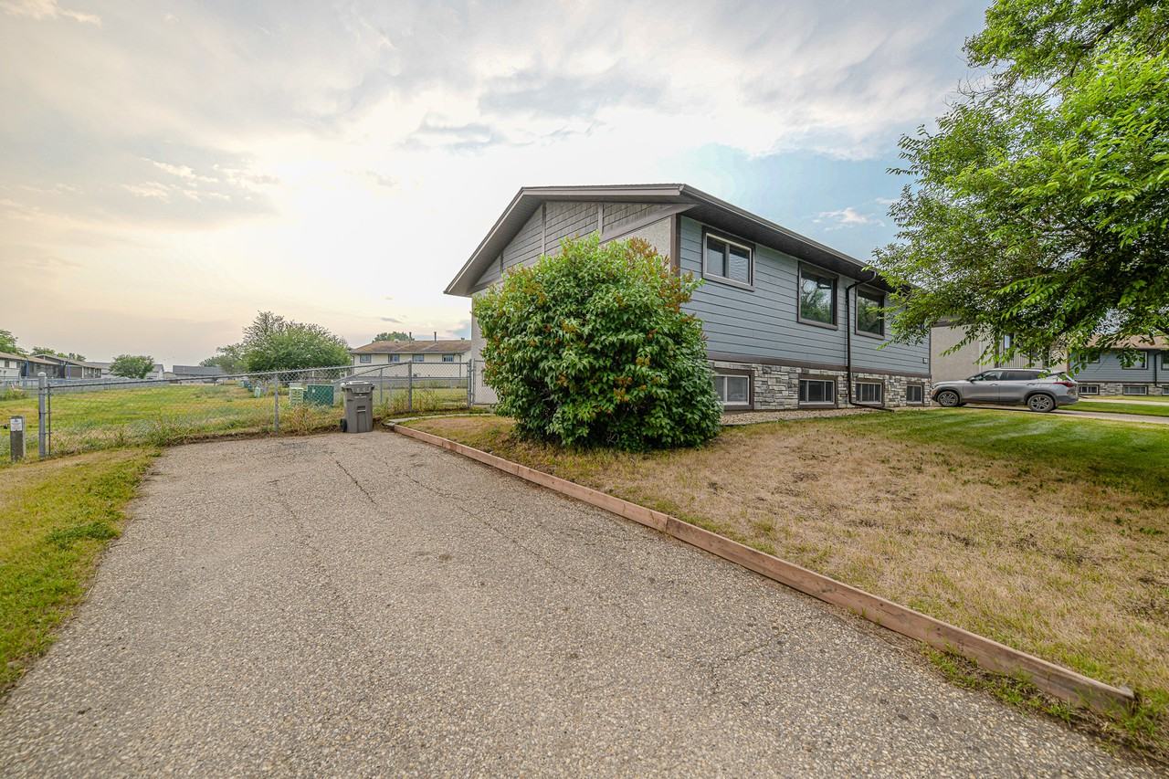 10806A 93 St - Photo 2 of 20