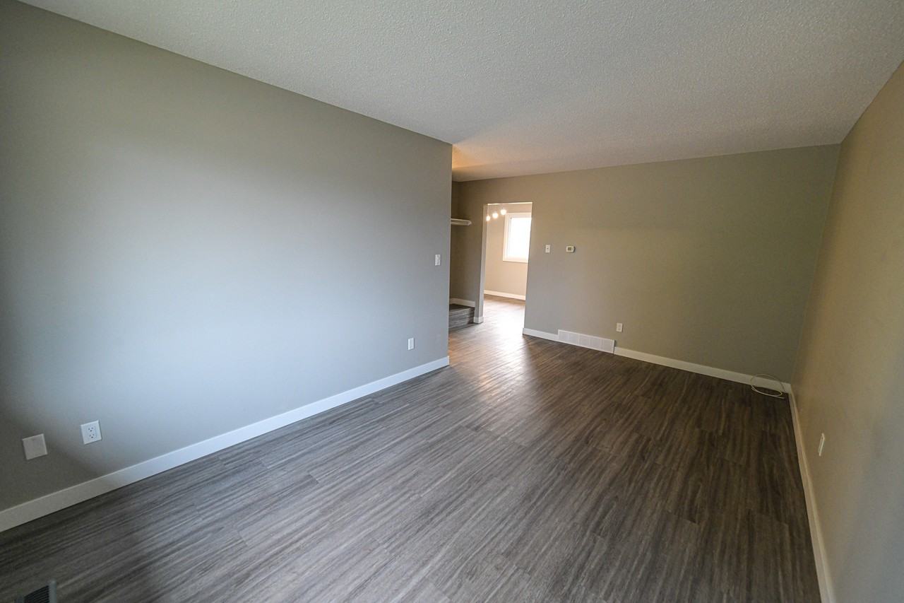 10806A 93 St - Photo 4 of 20