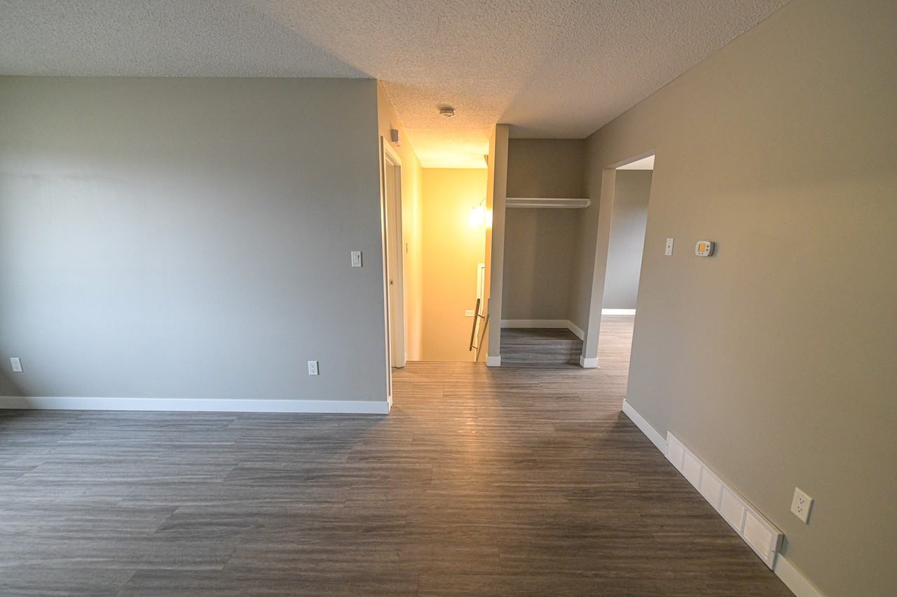 10806A 93 St - Photo 5 of 20
