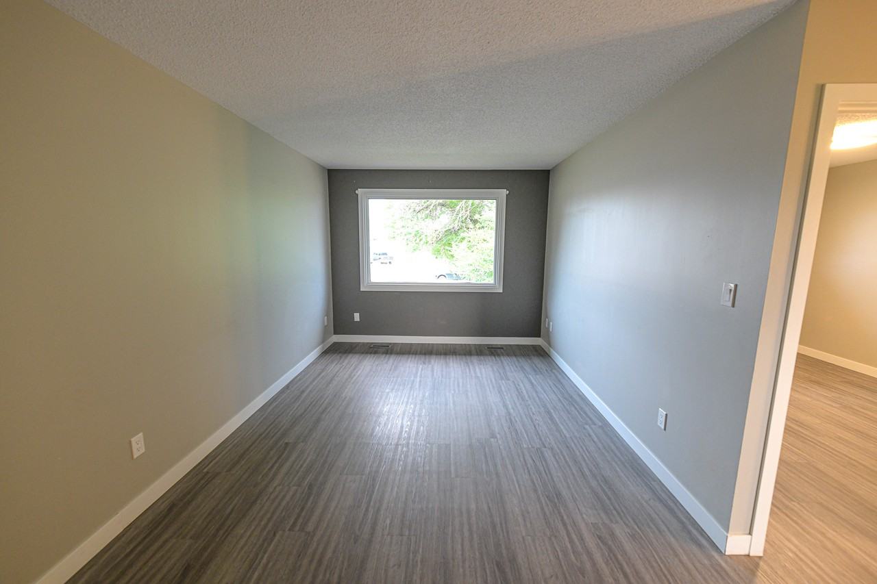 10806A 93 St - Photo 6 of 20