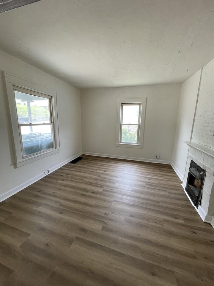 595 E Brockway Ave #1 - Photo 4 of 8