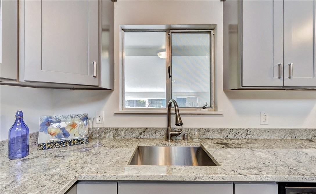 1041 Ne 92nd St - Photo 2 of 18