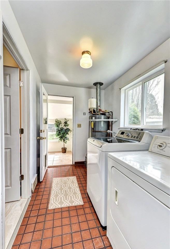 1041 Ne 92nd St - Photo 3 of 18