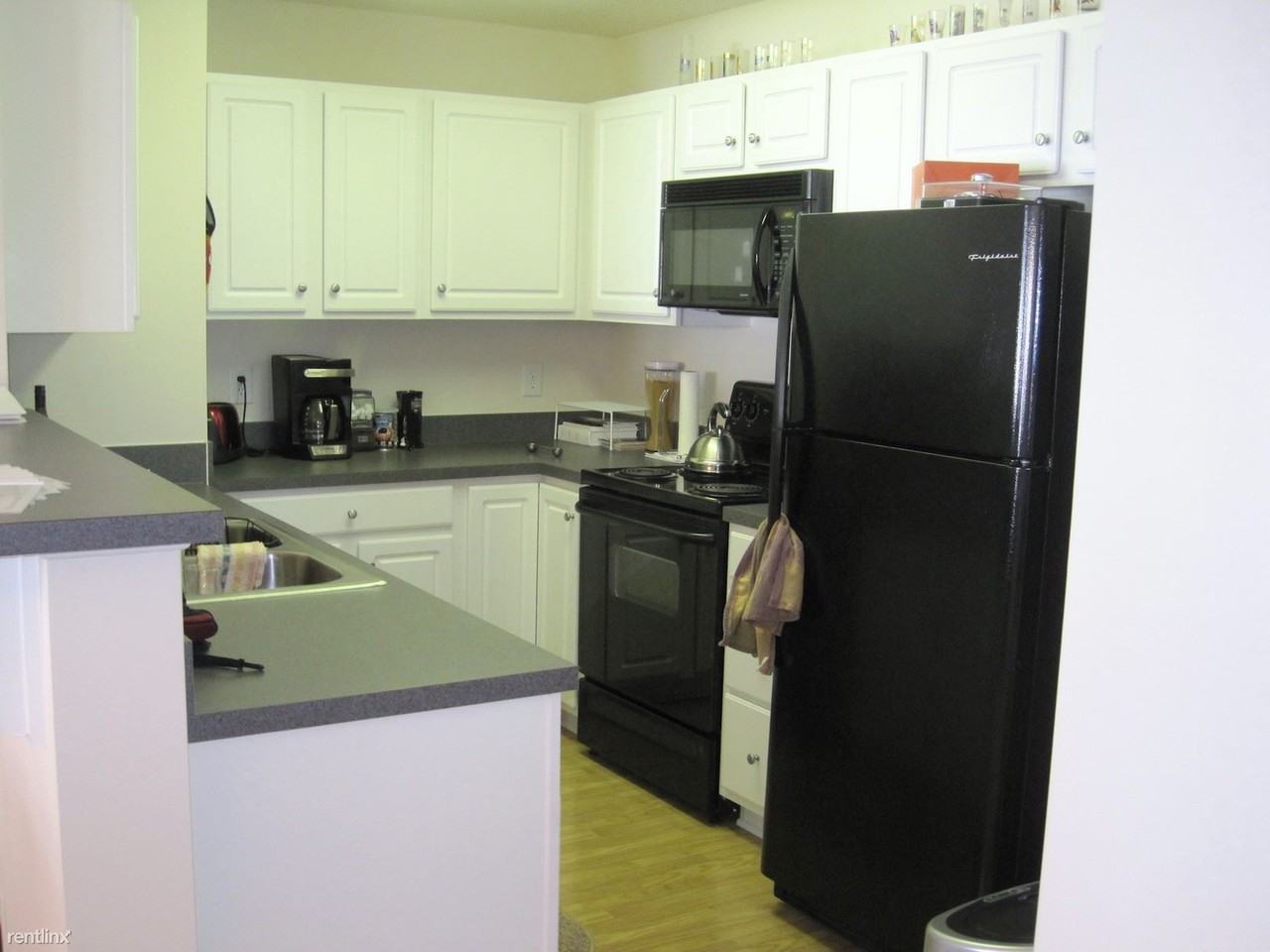 4320 Cedarcroft Ct - Photo 3 of 8