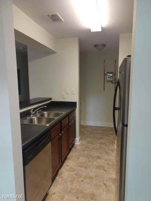1224 Stearns St - Photo 3 of 11