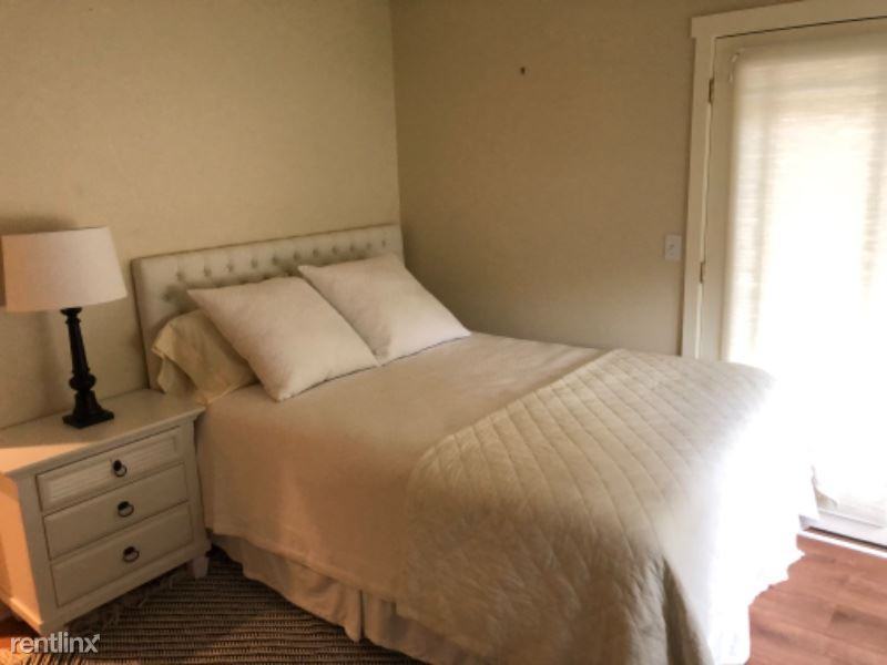 1039 Portesuello Ave - Photo 2 of 11