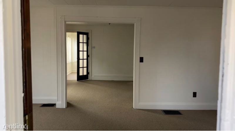 615 12th St - Photo 2 of 8