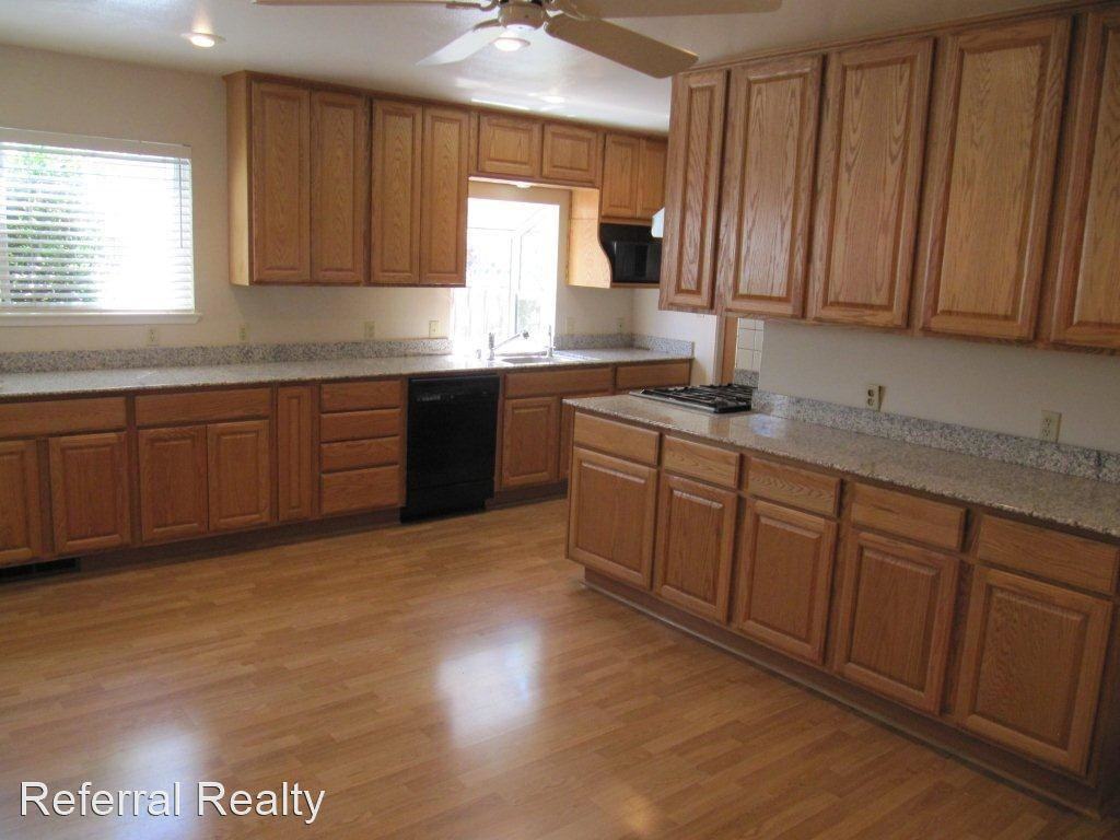 3446 Lindenoaks Dr - Photo 2 of 15