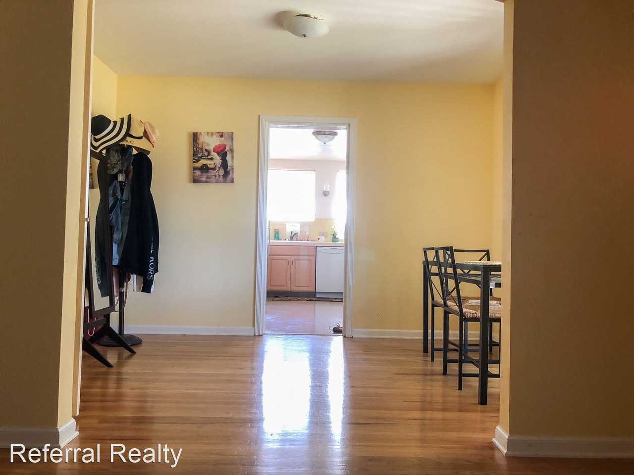 653 N Baywood Ave - Photo 3 of 18