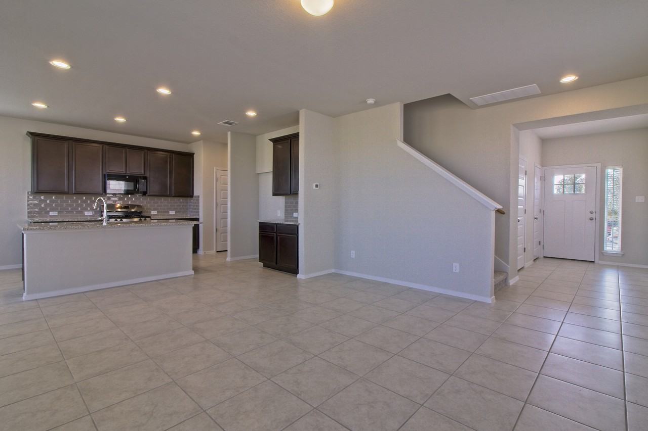 6501 Wolf Pack Dr - Photo 4 of 32