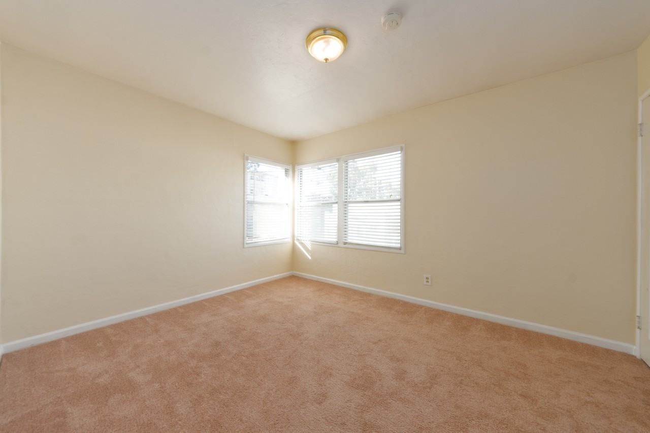 1117 Harrison St - Photo 3 of 4