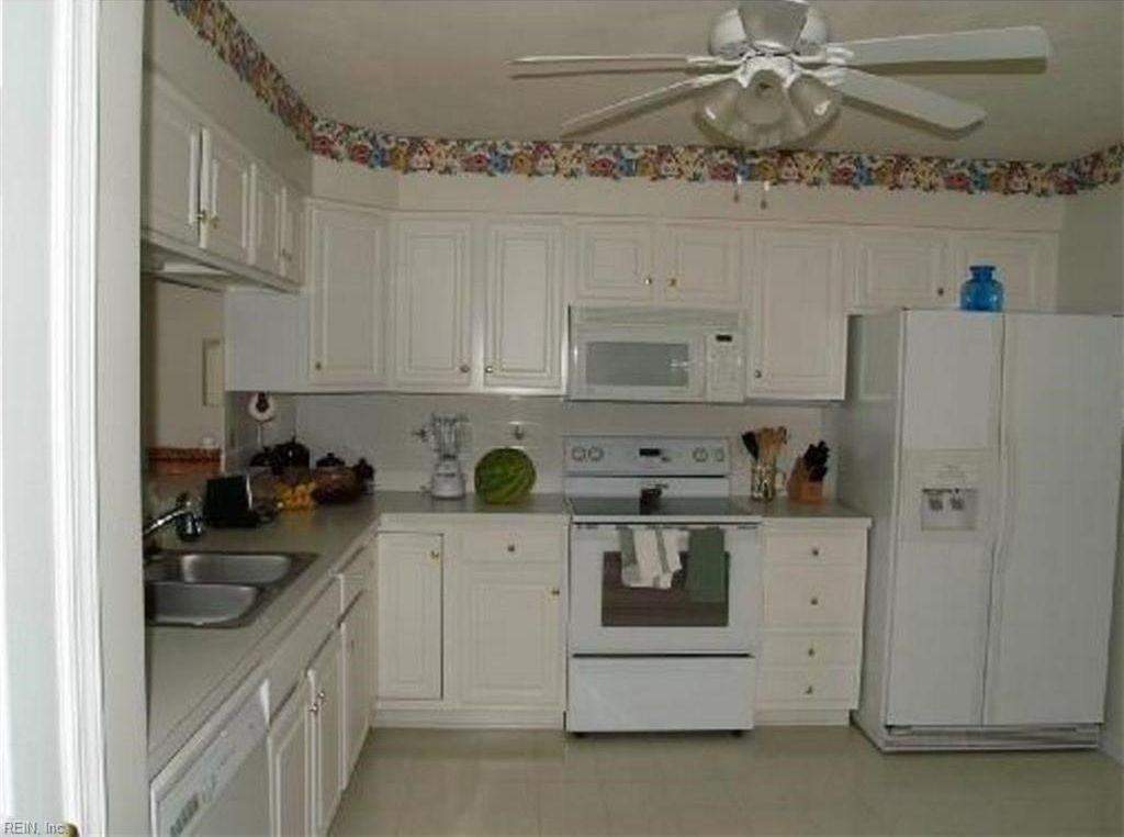 129 Bastille Ct - Photo 3 of 21