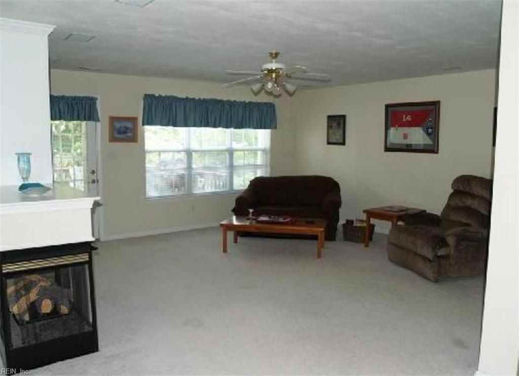 129 Bastille Ct - Photo 6 of 21