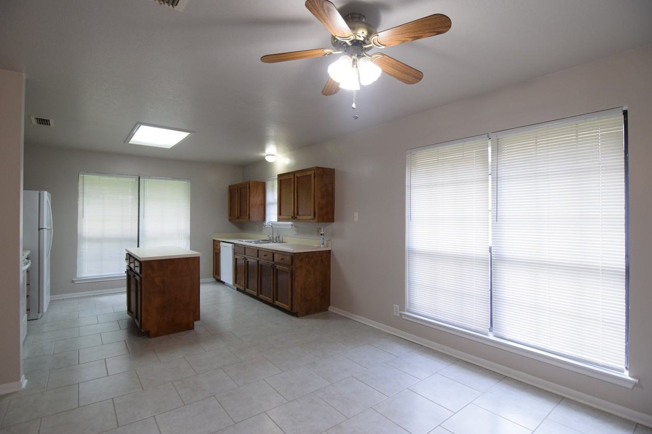 4417 Lone Star Trl - Photo 5 of 22