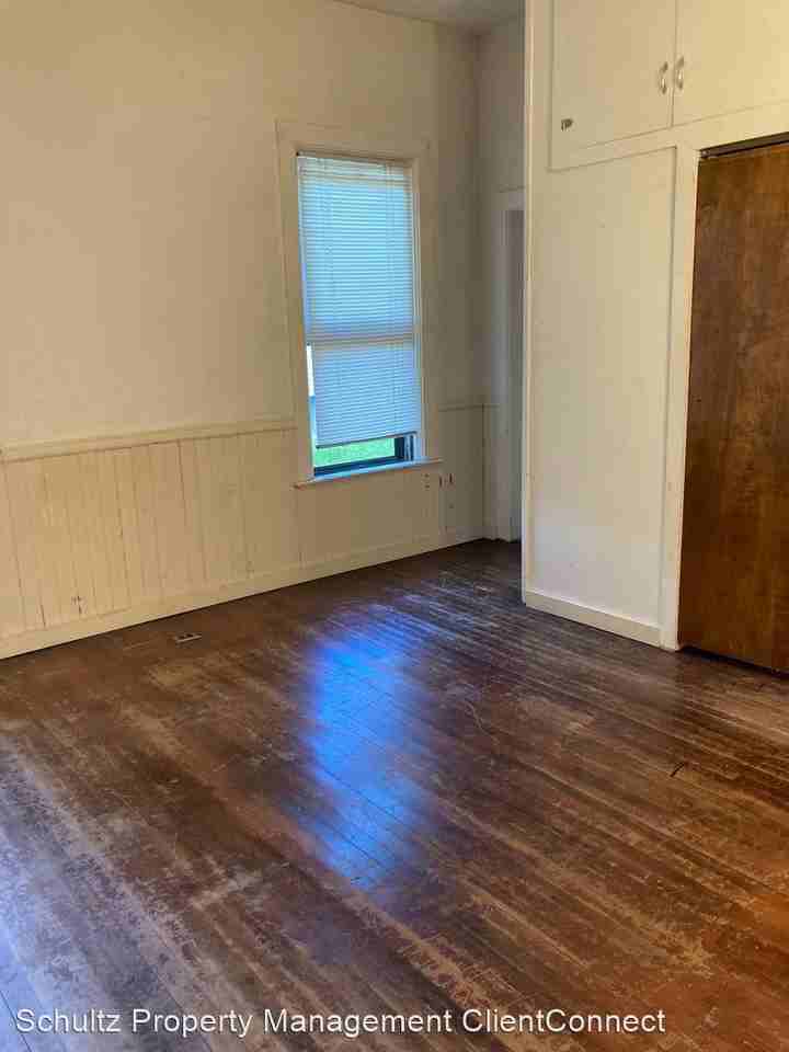 1719/1721 Center Street - Photo 3 of 6