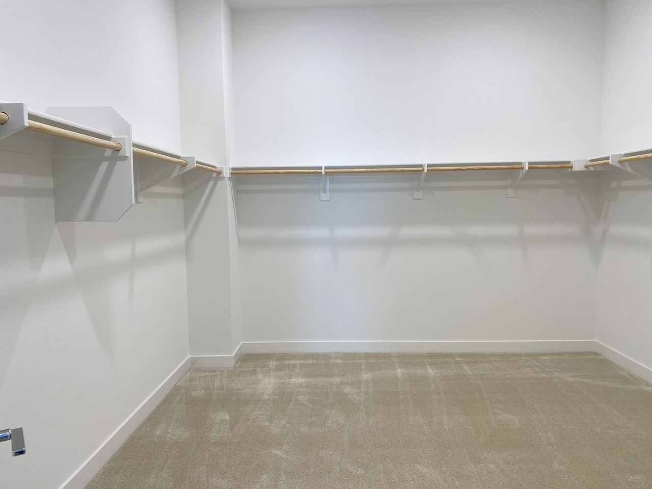 3588 Ambassador Drive - Photo 7 of 32