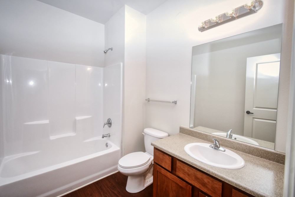 Bishop Courts Townhomes - Photo 5 of 14