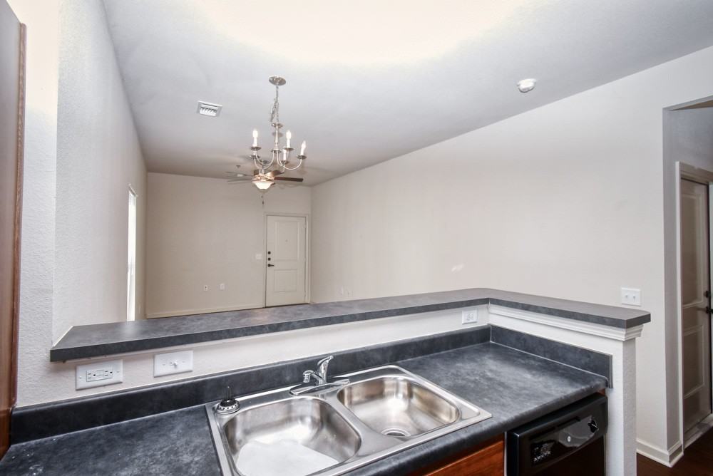 Bishop Courts Townhomes - Photo 4 of 14