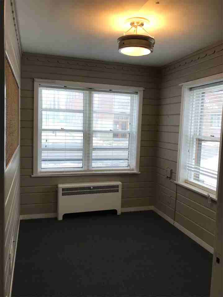 112 N Spring St - Photo 3 of 11