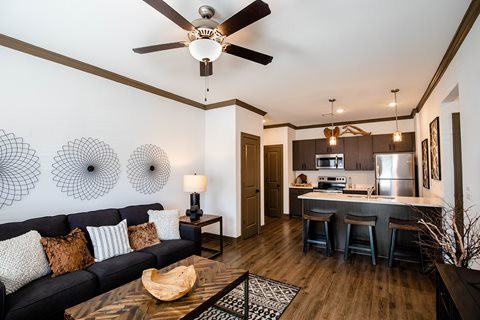 15310 Trailside Dr - Photo 6 of 30