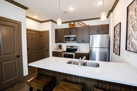 15310 Trailside Dr - Photo 7 of 30