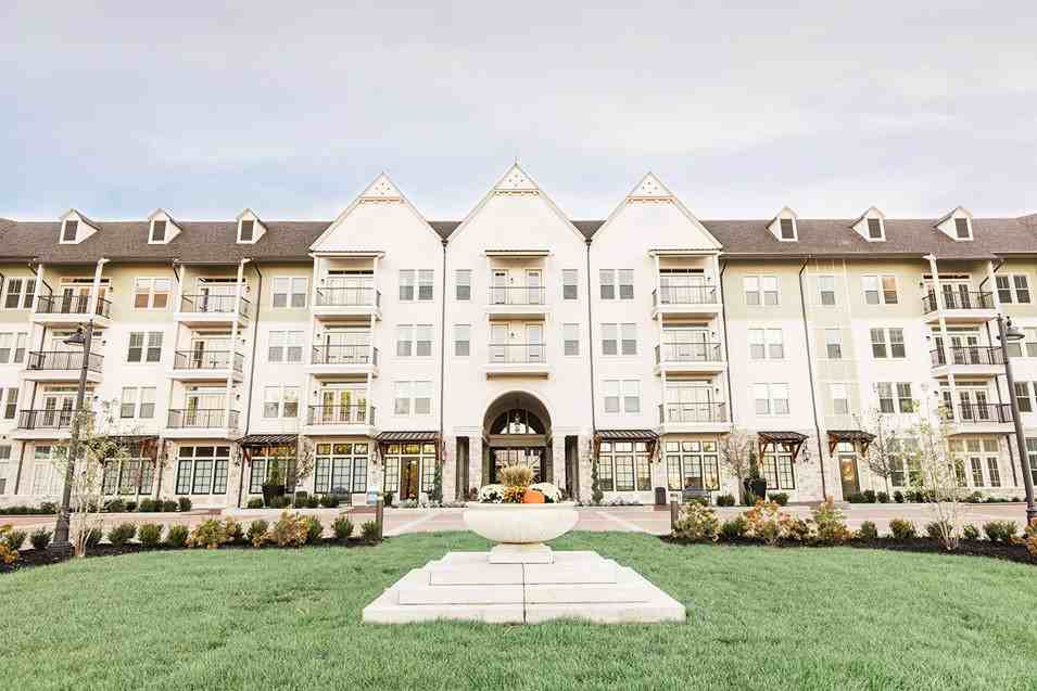 4851 Meadowbrook Pkwy - Photo 3 of 29