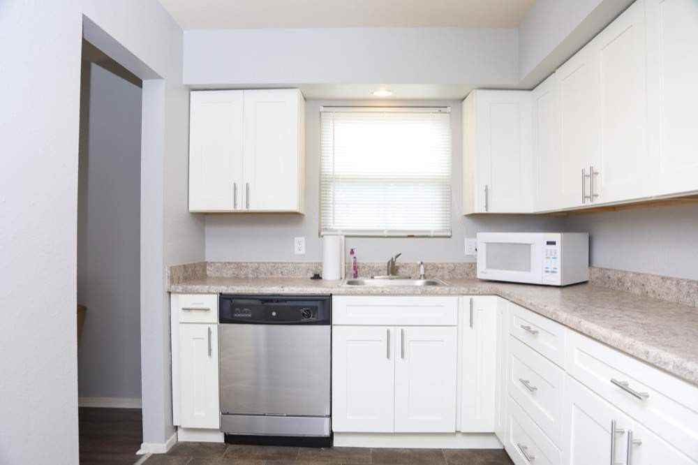 8710 W 106th Ter - Photo 6 of 24