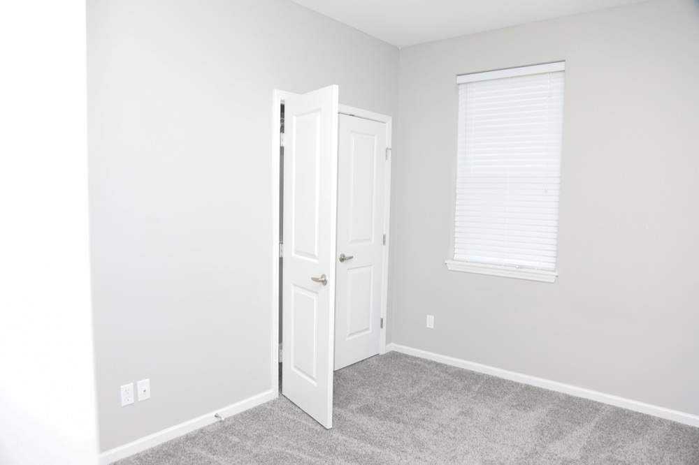 8710 W 106th Ter - Photo 7 of 24