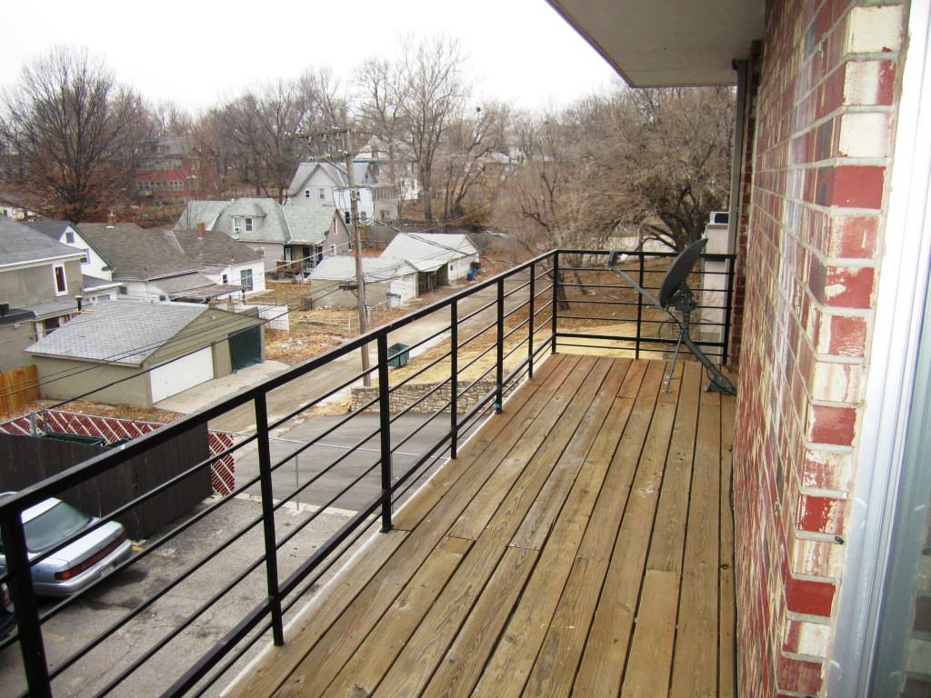 819 Armstrong Ave - Photo 3 of 11