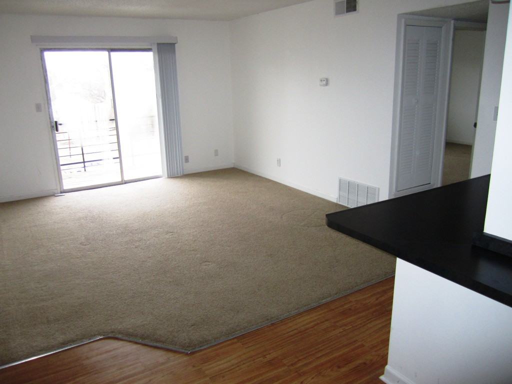 819 Armstrong Ave - Photo 4 of 11