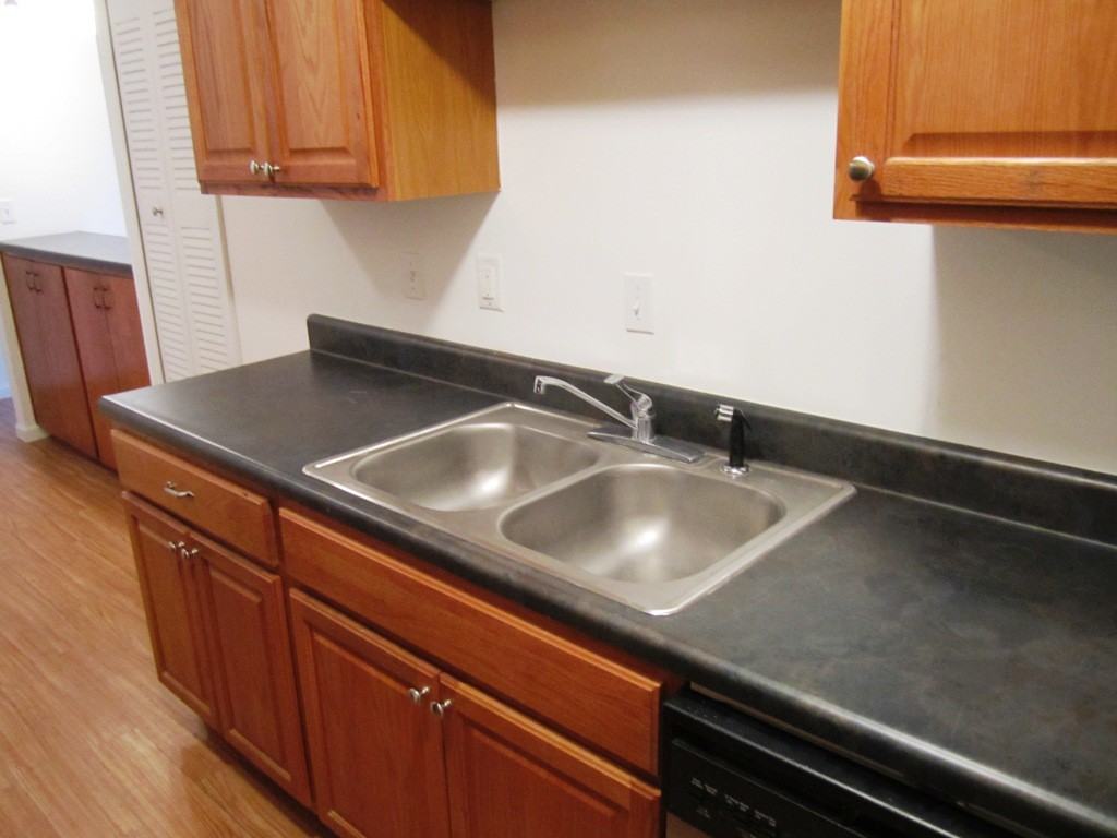 819 Armstrong Ave - Photo 5 of 11