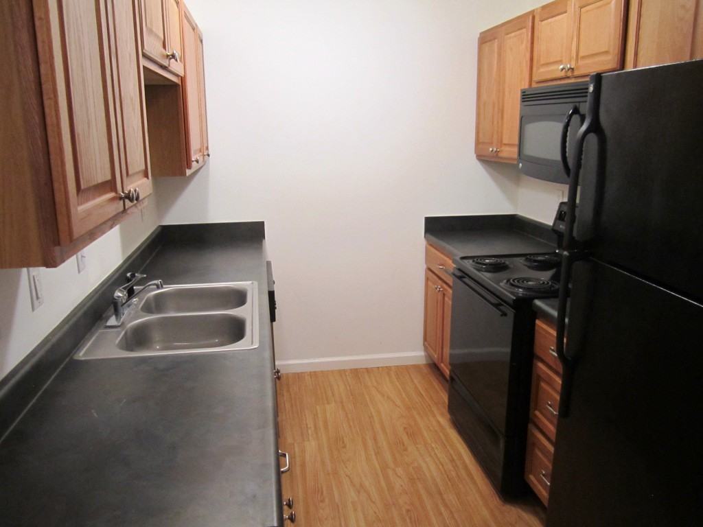 819 Armstrong Ave - Photo 6 of 11