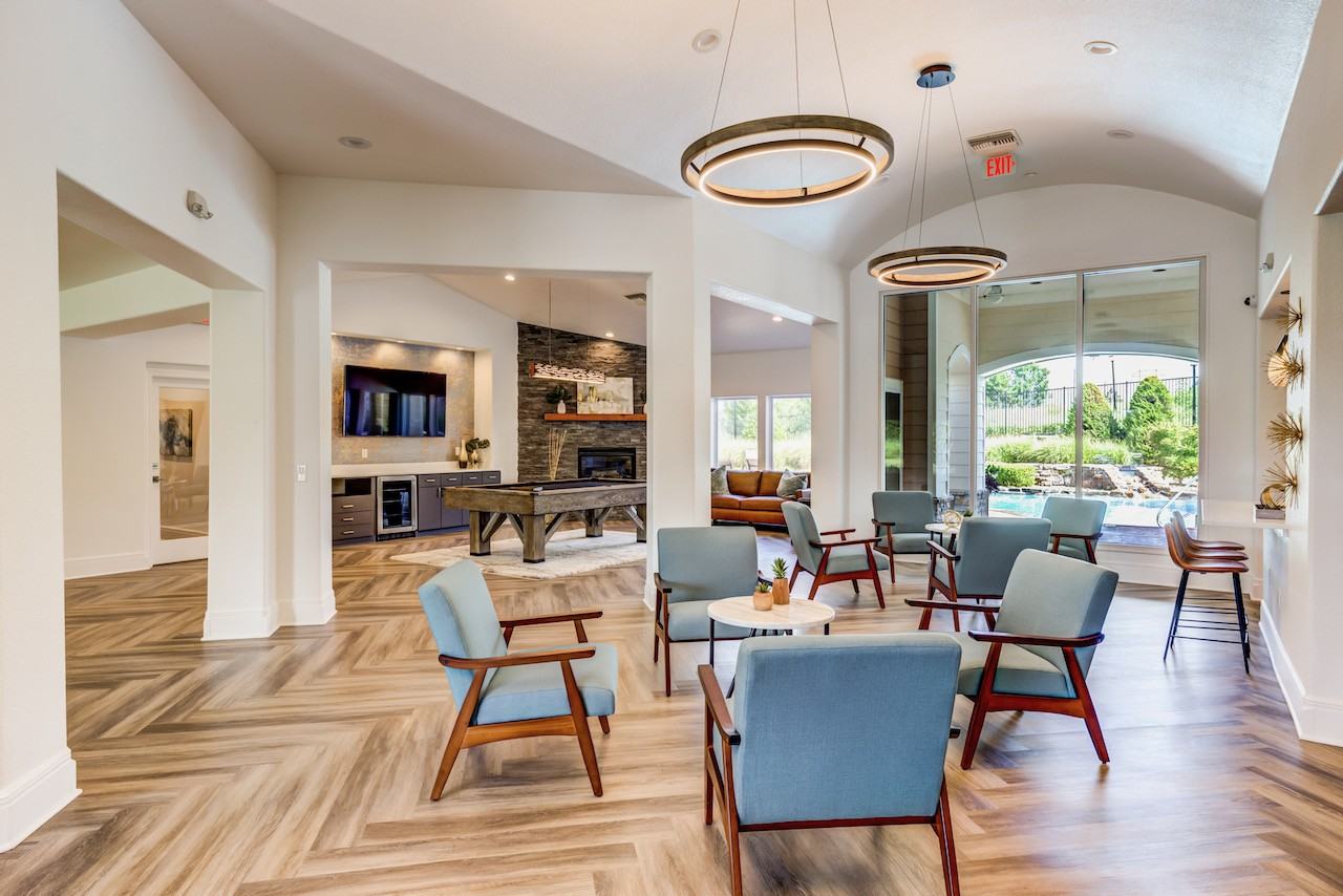 10020 W 80th St - Photo 2 of 33