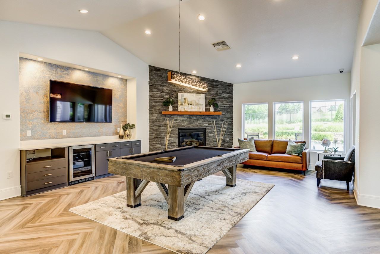 10020 W 80th St - Photo 3 of 33